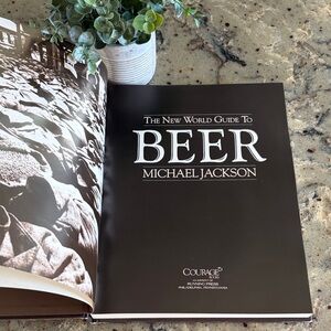 The New World Guide to Beer by Michael Jackson, 1988 Hardcover Guide Color Book